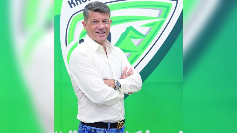 الامارات | خورفكان يقيل المدرب إيسايلا.. والنمر بديلاً