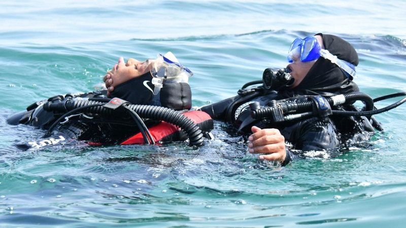 الامارات | عتيقة الظاهري.. من «فوبيا المياه» إلى قائد أول فريق نسائي للغوص بشرطة دبي