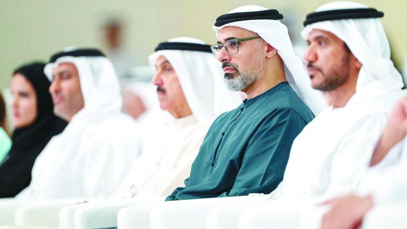 الامارات | خالد بن محمد يحضر جلسة «طموحنا.. ننافس بهم دول العالم»