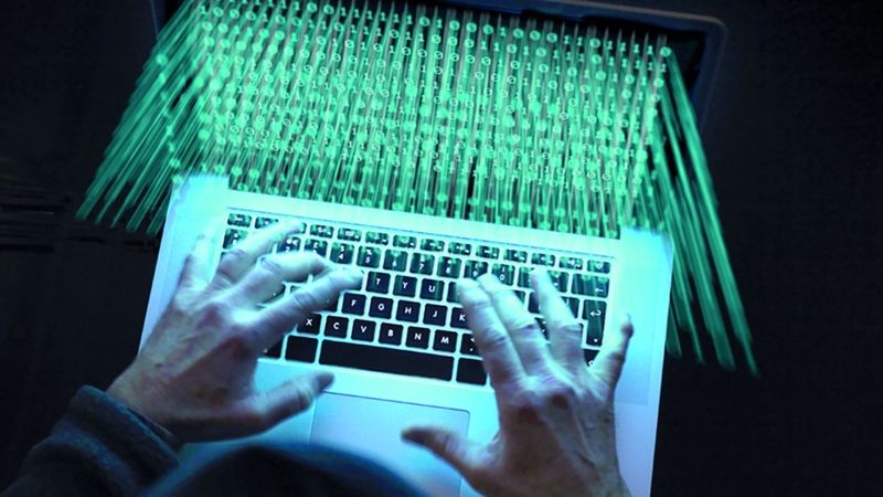 الامارات | العزلة والقلق من أبرز آثار الابتزاز الإلكتروني