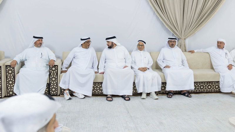 الامارات | أحمد بن محمد يقدّم واجب العزاء في وفاة موزة بنت خليفة السويدي