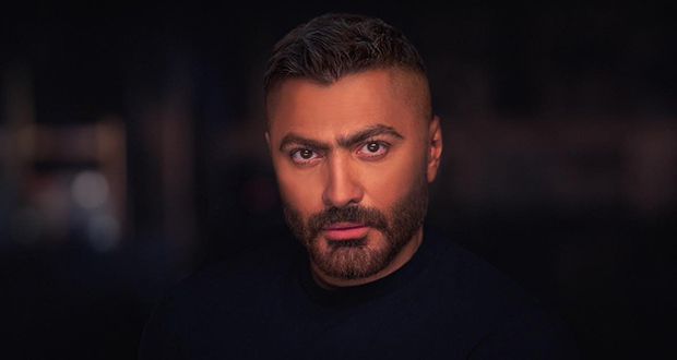 تامر حسني يدعم شباب مصر.. نظّارة تساعد المكفوفين