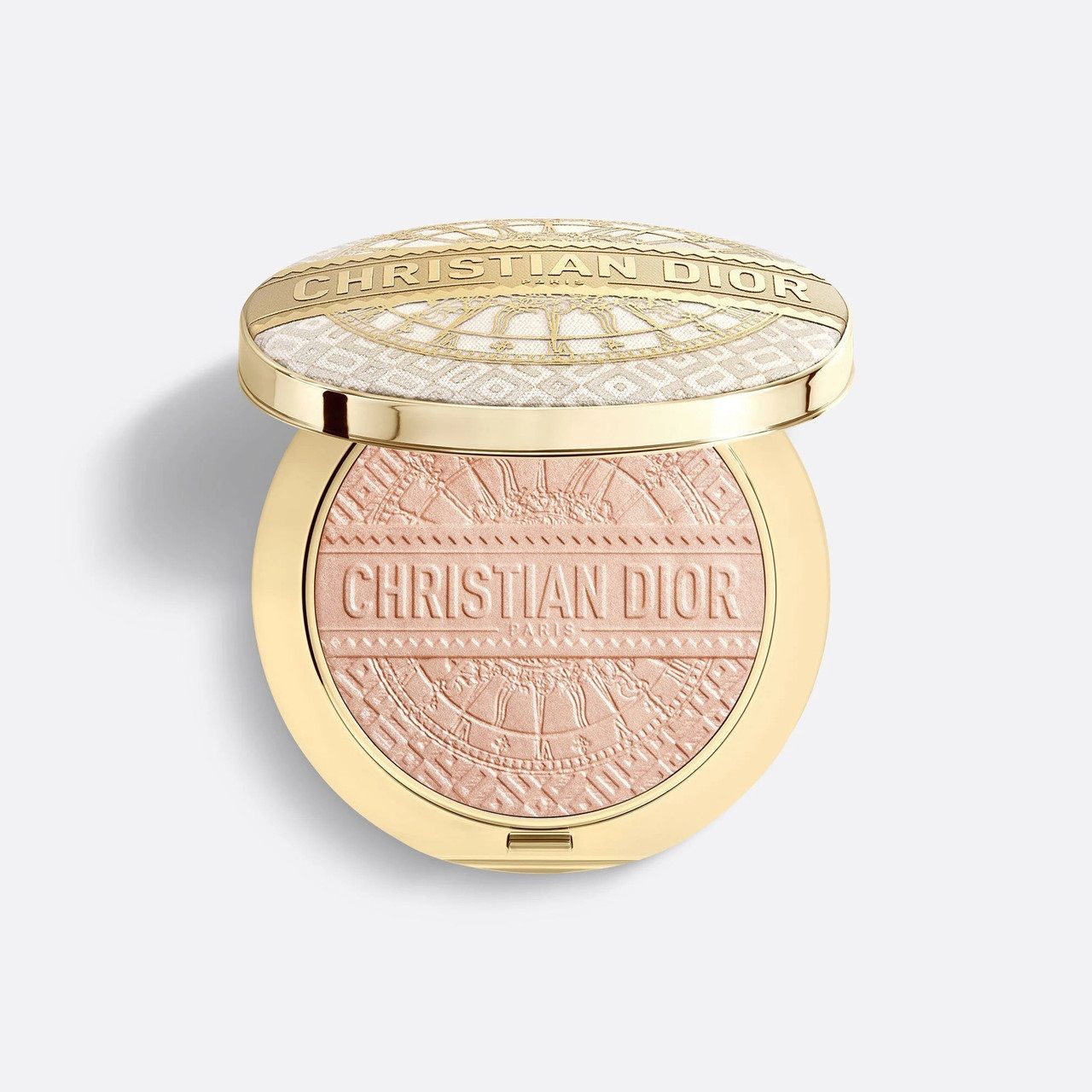 أحدث إصدارات الجمال: مستحضرات لا غنى عنها لفصل الشتاء 2025