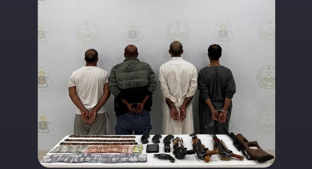 الرياض.. ضبط شبكة إجرامية لنقل 36 مخالفًا بحوزة أحدهم أسلحة وذخيرة