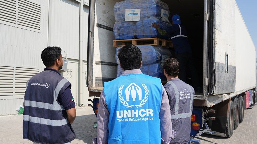 بتوجيهات محمد بن راشد.. «دبي الإنسانية» تنقل 192 طناً من المساعدات لدعم الشعب اللبناني