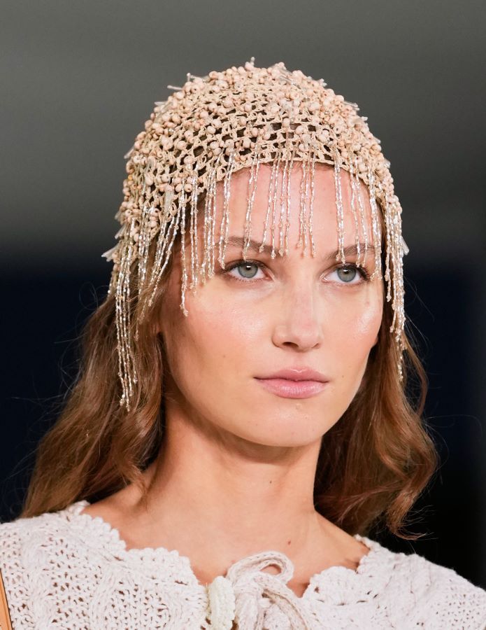 أفكار جمالية عصرية جذابة للمرأة الثلاثينية من وحي عروض الأزياء