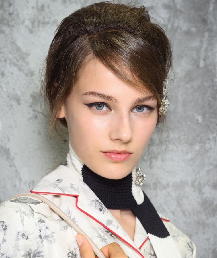 أفكار جمالية عصرية جذابة للمرأة الثلاثينية من وحي عروض الأزياء