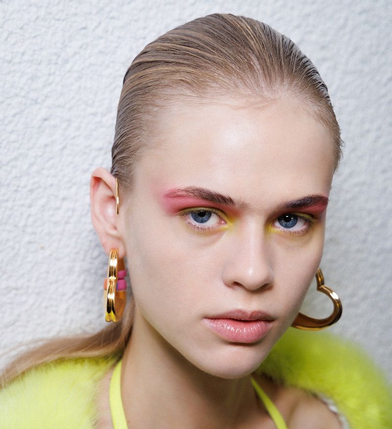 أفكار جمالية عصرية جذابة للمرأة الثلاثينية من وحي عروض الأزياء