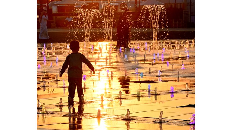 الامارات | فرحة «زائر صغير» في مهرجان الشيخ زايد