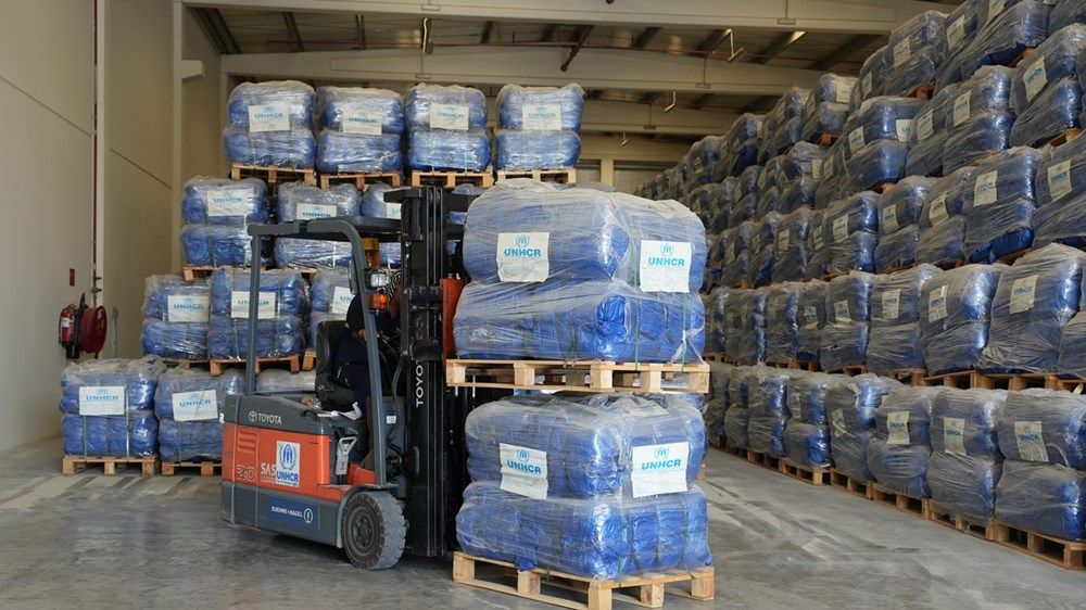 بتوجيهات محمد بن راشد.. «دبي الإنسانية» تنقل 192 طناً من المساعدات لدعم الشعب اللبناني