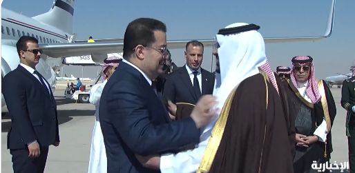 السعودية | رئيس مجلس الوزراء العراقي يصل إلى الرياض وفي مقدمة مستقبليه نائب أمير المنطقة