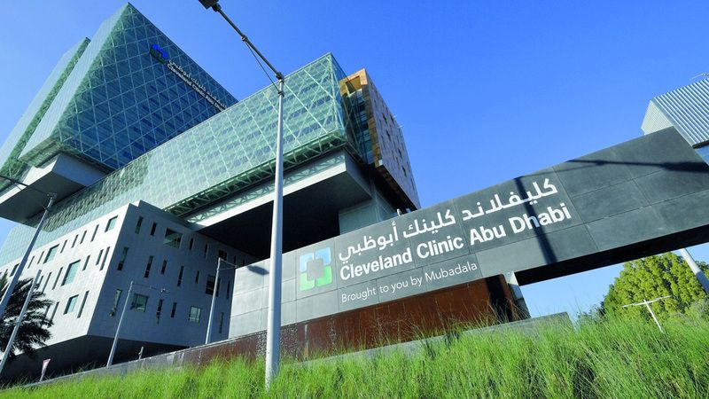 الامارات | "كليفلاند كلينك أبوظبي" ينفذ أول جراحة استئصال ورم في الثدي بالروبوت