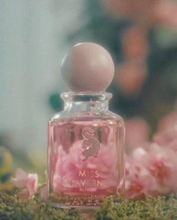 هذا العطر الذي تستخدمه هاندا أرتشيل.. سعره زهيد للغاية
