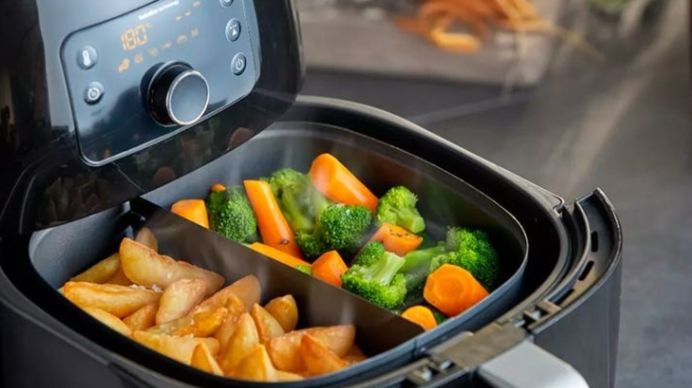 الامارات | مثل الهواتف المحمولة.. "المقلاة الهوائية" قد تكون جاسوسة تتصنت عليك