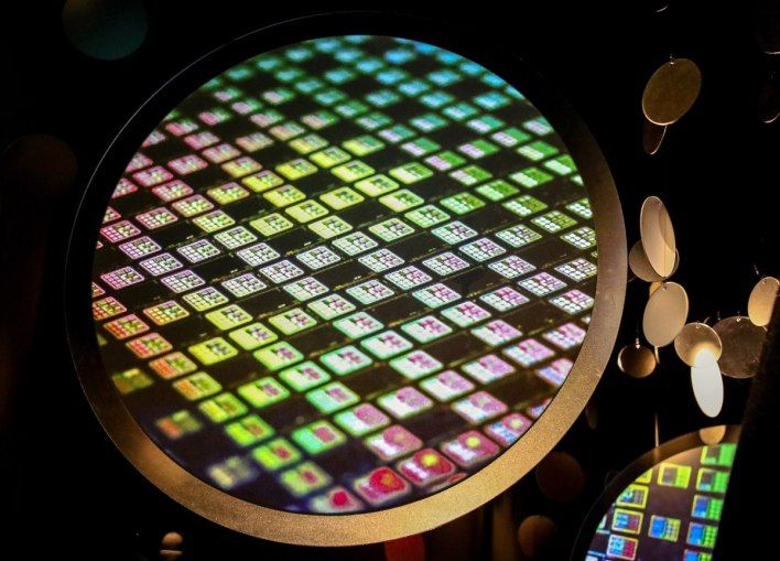 تكنولوجيا: TSMC توقف شحنات الشرائح المتقدمة للشركات الصينية