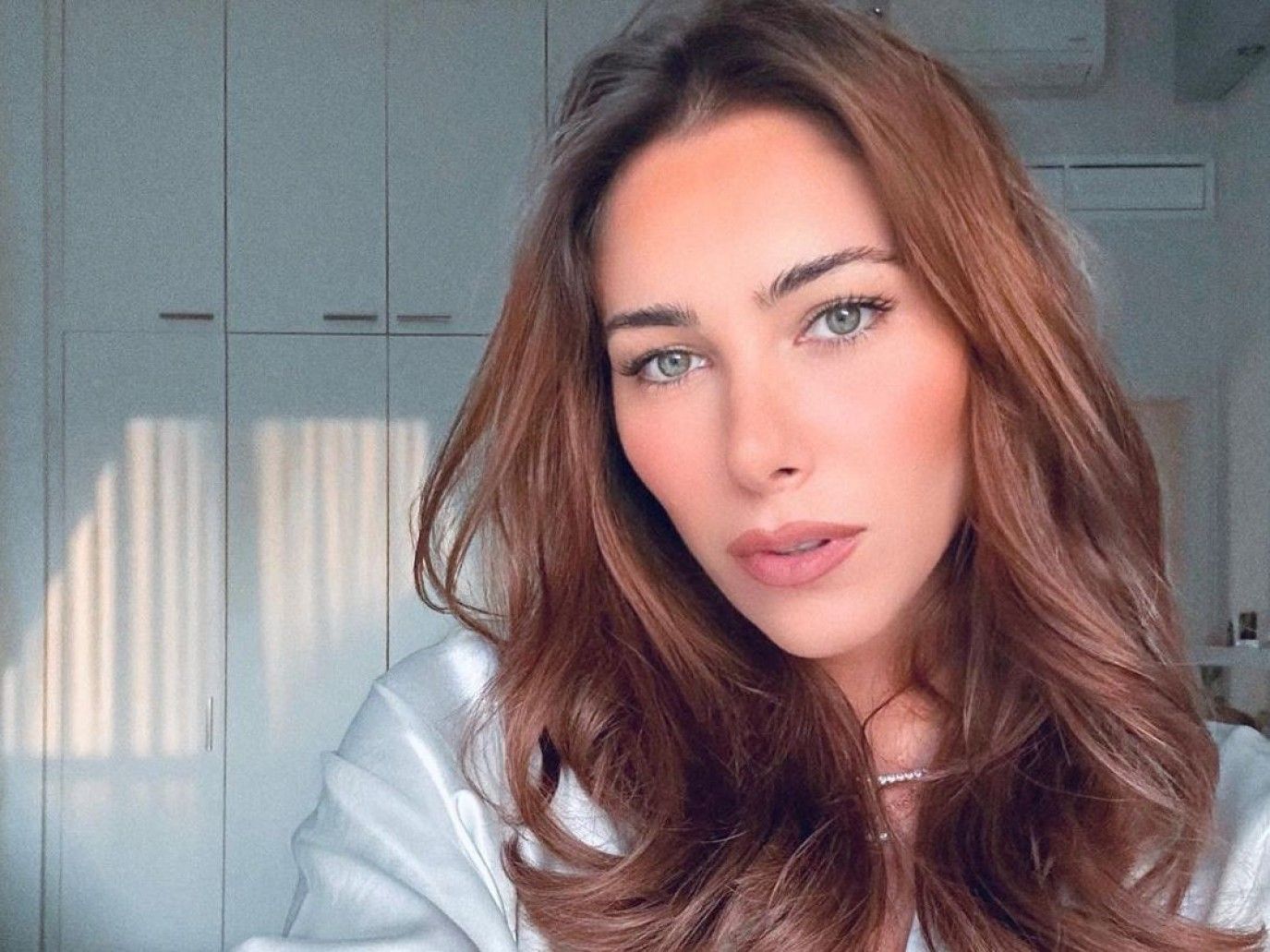 مكياج يومي ناعم على طريقة النجمات يلهمك إطلالة جذابة وبسيطة في آن