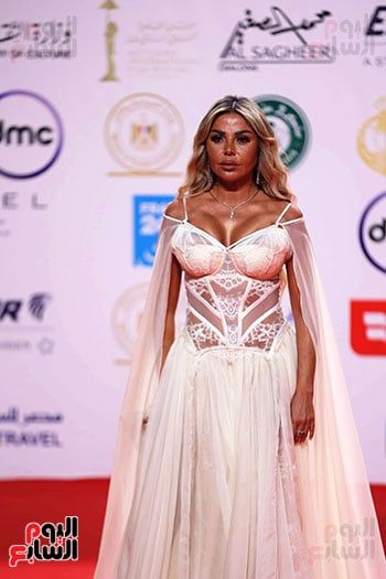 ليلى علوى وسوسن بدر وصفية العمرى على السجادة الحمراء للقاهرة السينمائى