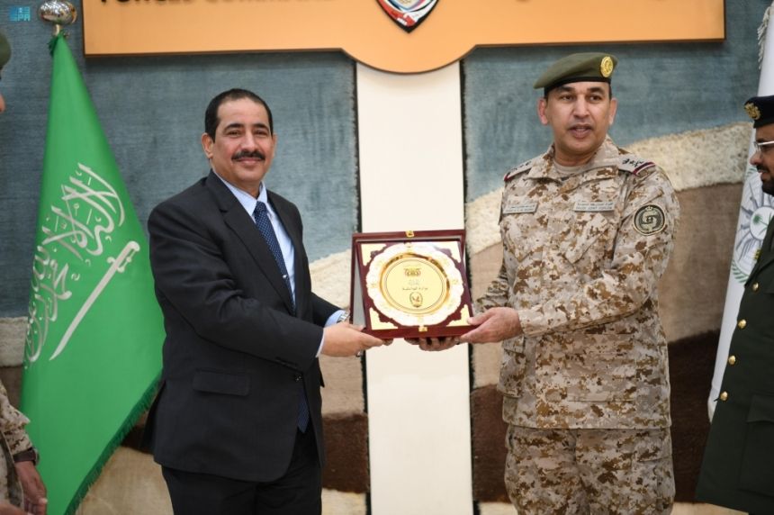 قائد القوات المشتركة يستعرض الدعم السعودي مع وزير الداخلية اليمني