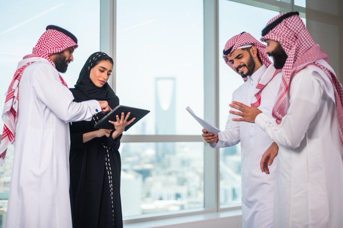 السعودية | تعديلات لائحة العمل.. إلزام بتأهيل السعوديين ومنحهم عقوداً تدريبية