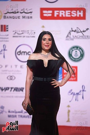 ليلى علوى وسوسن بدر ورشا مهدى على السجادة الحمراء للقاهرة السينمائى