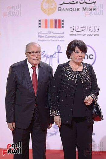ليلى علوى وسوسن بدر ورشا مهدى على السجادة الحمراء للقاهرة السينمائى