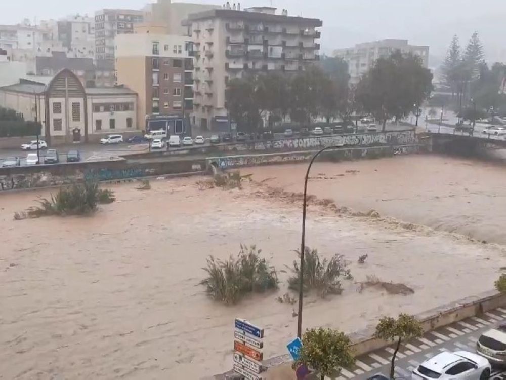 إغلاق المدارس وتوقف القطارات.. موجة جديدة من العواصف تضرب إسبانيا