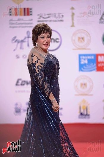 ليلى علوى وسوسن بدر ورشا مهدى على السجادة الحمراء للقاهرة السينمائى