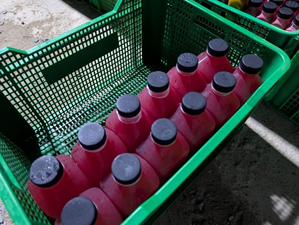 جدة.. إتلاف 200 كجم من المواد الفاسدة المستخدمة في تحضير العصائر