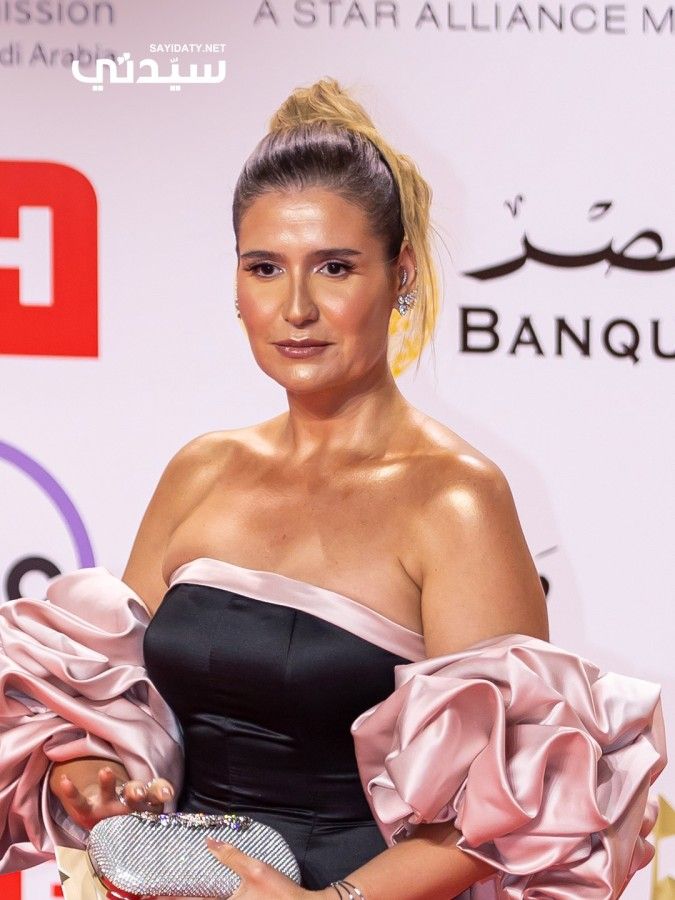 مكياج وتسريحات شعر النجمات في افتتاح مهرجان القاهرة السينمائي الدولي 2024