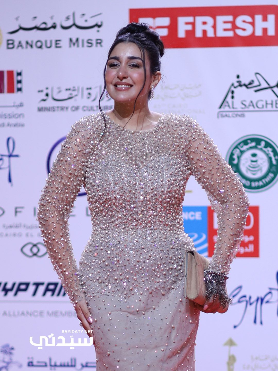 مكياج وتسريحات شعر النجمات في اليوم الثالث لمهرجان القاهرة السينمائي الدولي 2024