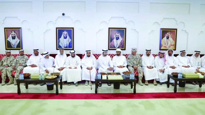 الامارات | حمدان بن محمد يقدم واجب العزاء في وفاة والدة القائد العام لشرطة أبوظبي