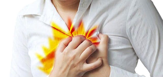 الامارات | هل النوم بعد وجبة ثقيلة يسبب ارتجاع المريء؟