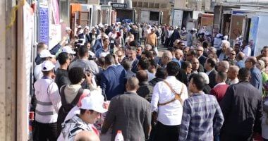 إقبال المواطنين على سوق اليوم الواحد بالقاهرة