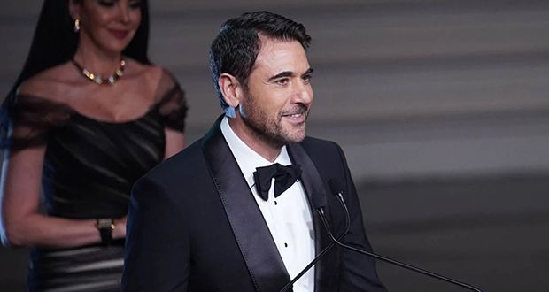 أحمد عز يُكرّم بجائزة “فاتن حمامة للتميز” ويُهديها لعادل إمام