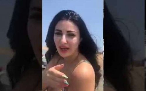شاهد بالصوت والصوره سقوط ملابس القشطة صافيناز دون ان تشعر وظهور مناطق  أظهر جمالها بالكامل