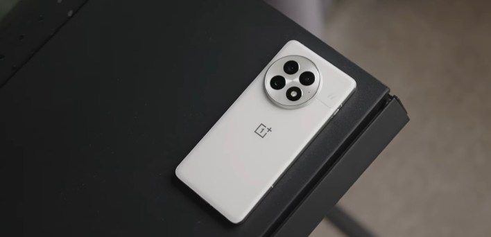 تكنولوجيا: تسريب تفاصيل الألوان والذاكرة لـ OnePlus 13 و13R عالميًا