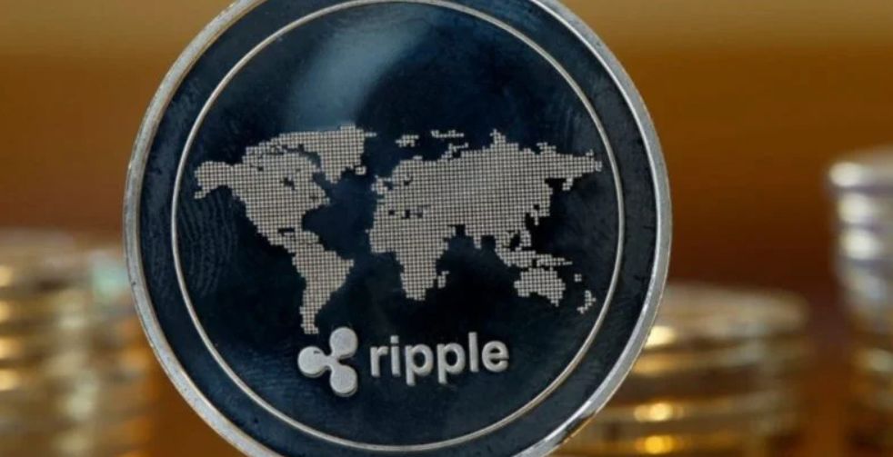 عملة XRP تخترق حاجز 1 دولار وسط شائعات عن اجتماع بين “ترامب” والرئيس التنفيذي لشركة الريبل