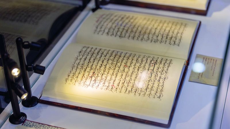 الامارات | مخطوطات مغربية تروي حكايات الرحّالة في بلاد العالم