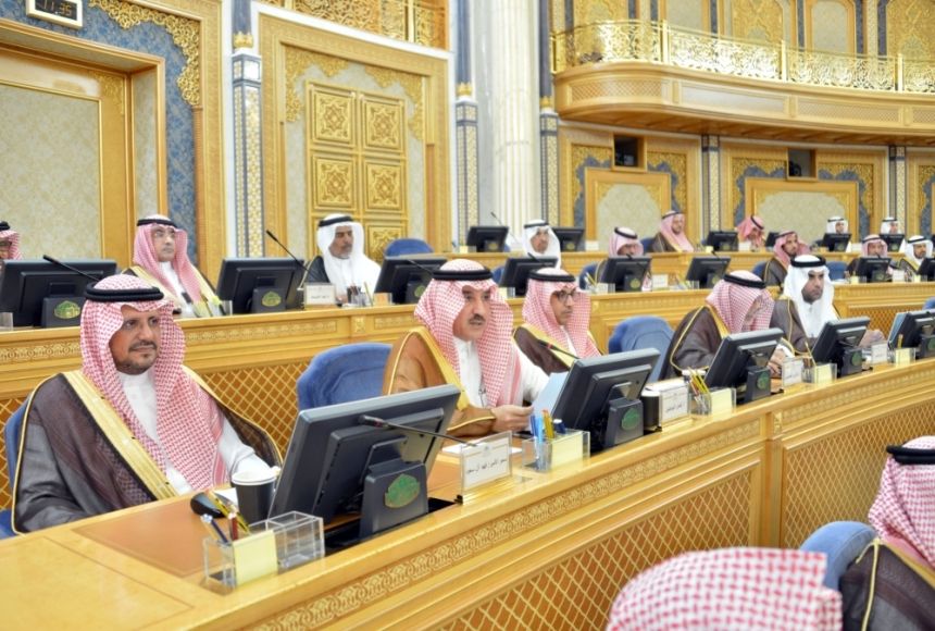 "الشورى" يطالب بالتوسع في استخدام أجهزة التحكم المروري للحد من الحوادث