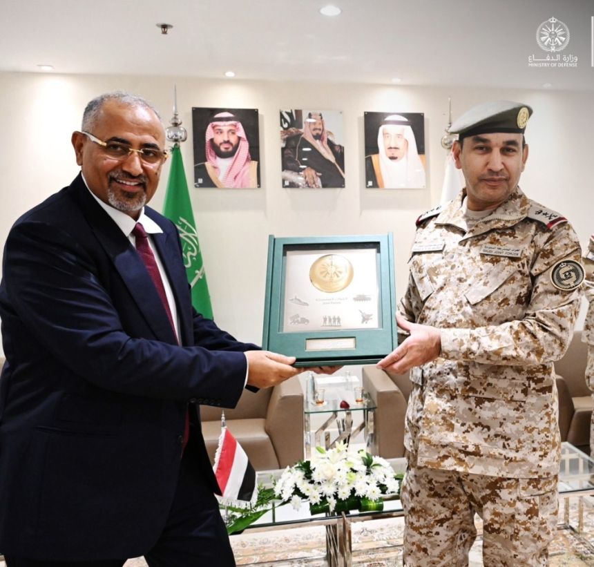 قائد القوات المشتركة يبحث أوجه التعاون مع مجلس القيادة الرئاسي اليمني