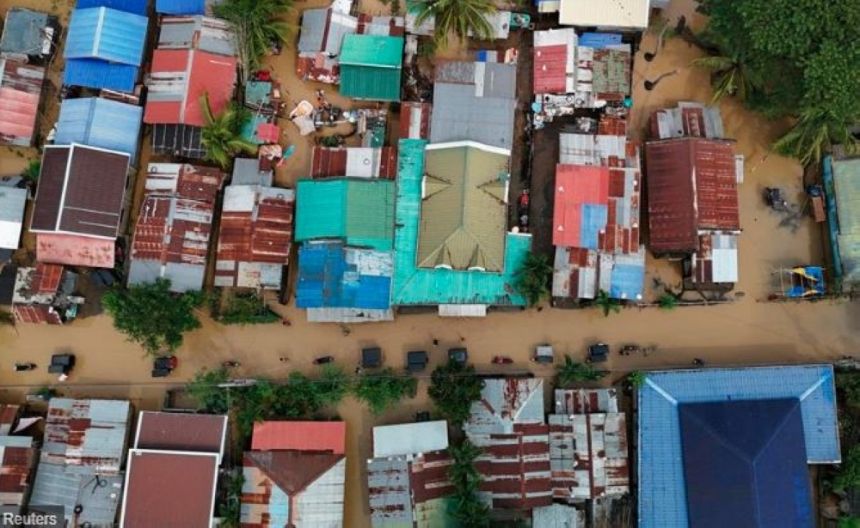 إعصار "مان يي" بالفلبين.. نزوح أعداد كبيرة والبحث عن مفقودين