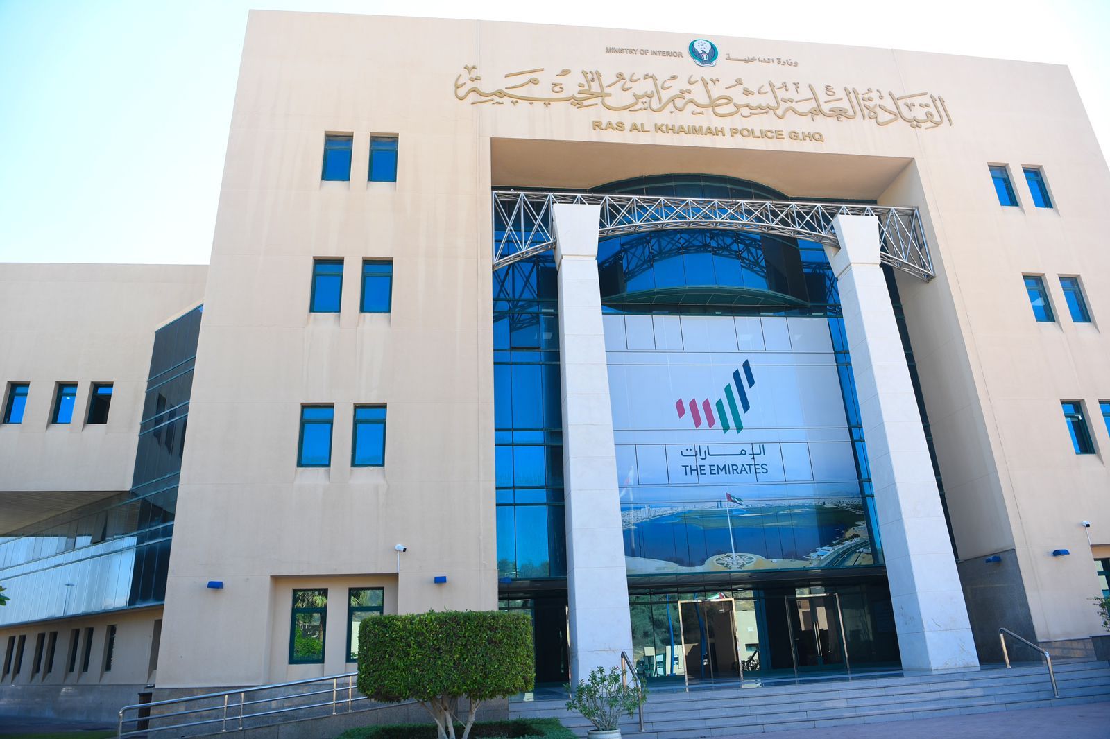 الامارات | صيادون ينقذون 3 مواطنين علقوا في البحر بسبب ارتفاع المد في رأس الخيمة