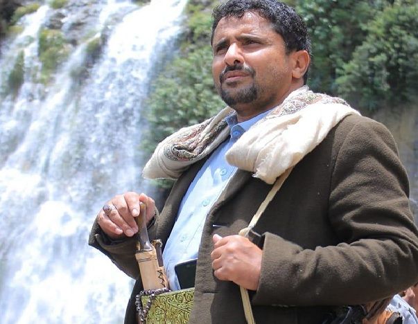 طالبن برفع يده عن مدرستهن..قيادي حوثي بإب يوجه النيابة باستدعاء ثلاث معلمات بعد اتهامهن بـ "تكدير السلم الاجتماعي"