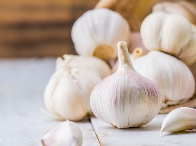 الامارات | 5 مفاجآت للقلب عند تناول فص من الثوم.. لن تتخيلها