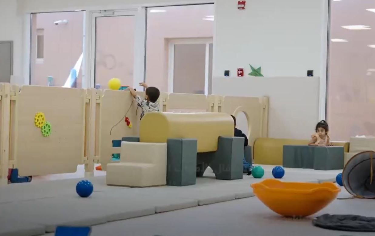 الامارات | تقدم مناهج دولية ورعاية مجانية.. فتح باب التسجيل في «حضانات الغد» الحكومية