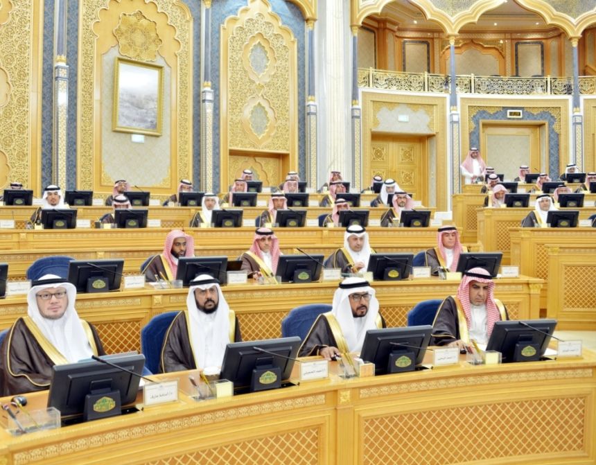 "الشورى" يطالب بالتوسع في استخدام أجهزة التحكم المروري للحد من الحوادث