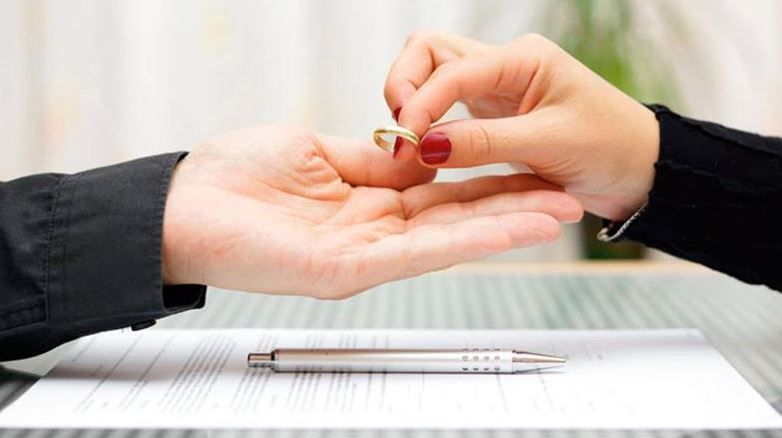 الامارات | هل يمكن للأجنبية غير المقيمة رفع دعوى طلاق أمام محاكم الدولة ؟