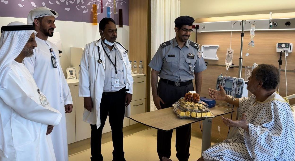 الامارات | شرطة أبوظبي تزور المصابين تزامناً مع اليوم العالمي لضحايا حوادث الطرق