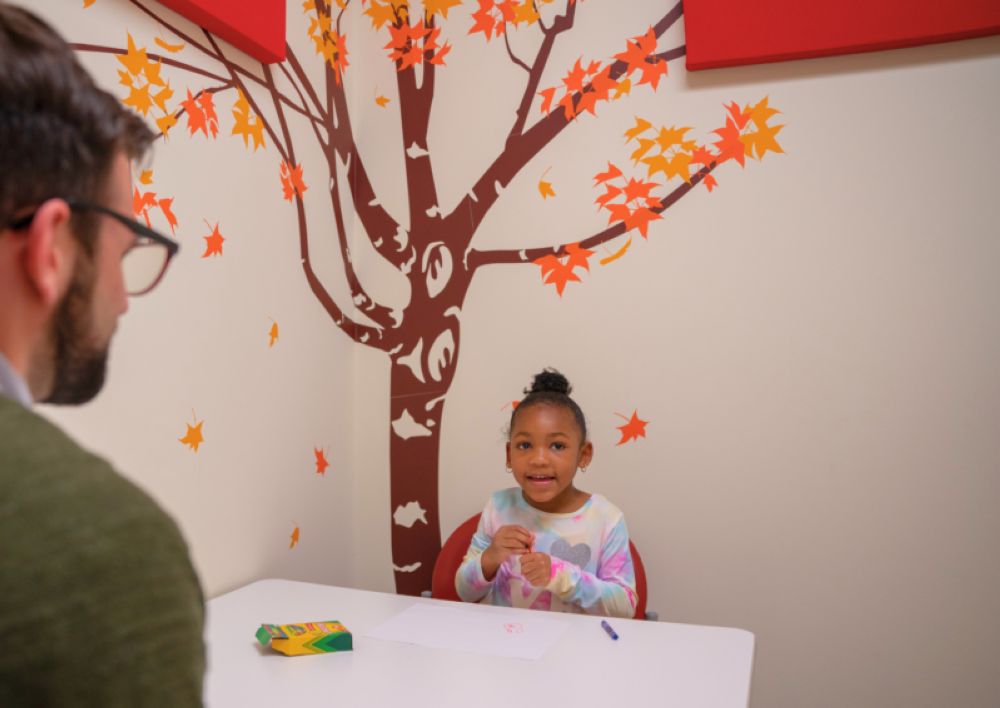 بيئة آمنة ومريحة أثناء التحقيق.. النيابة العامة تدشّن غرفة "استنطاق الأطفال"