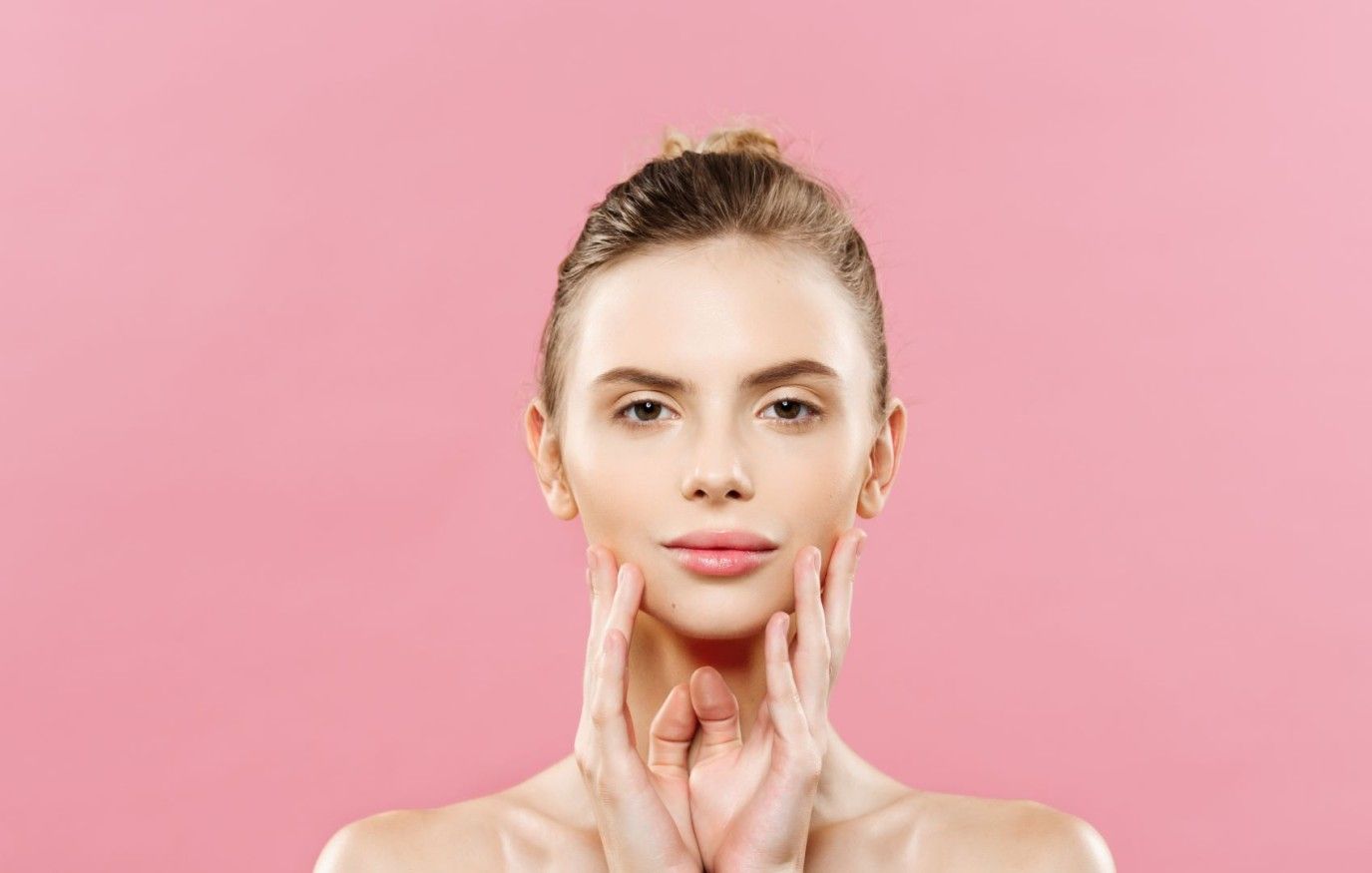 روتين يومي لتوحيد لون البشرة: خطوات لتحقيق اللون المتجانس والنضارة